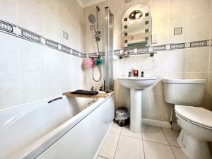 Family Bathroom- click for photo gallery